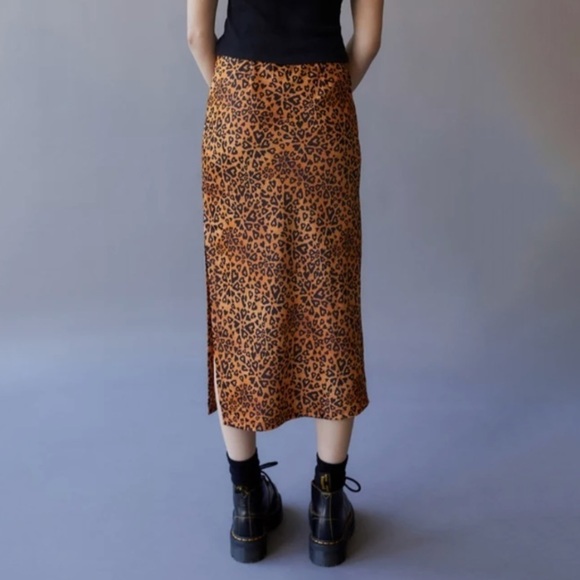 NWT Urban Outfitters Edy Satin Slip Leopard Heart Print Midi Skirt - Picture 3 of 7